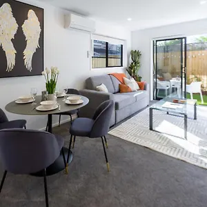  Apartment Awaits 2 Bed 2 Bath With Carpark New Zealand
